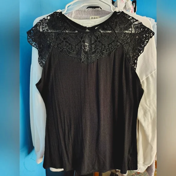 NWOT Black Floral Lace Sleeve Top - Picture 2 of 4